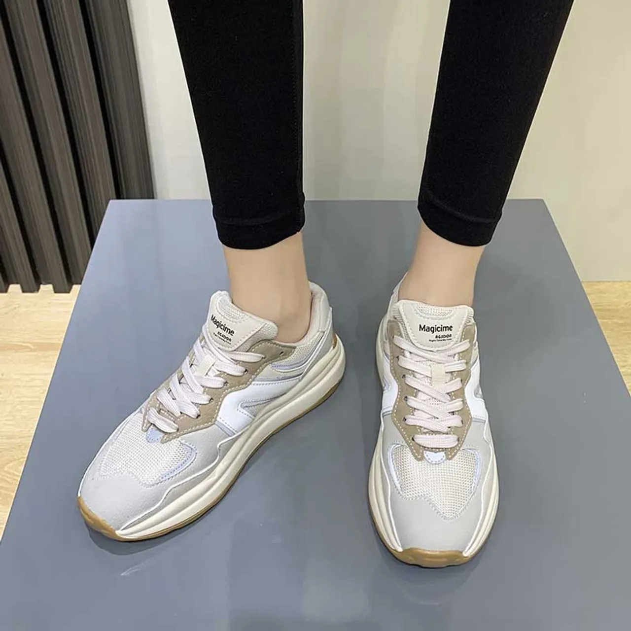 Beige label print casual shoe sneaker