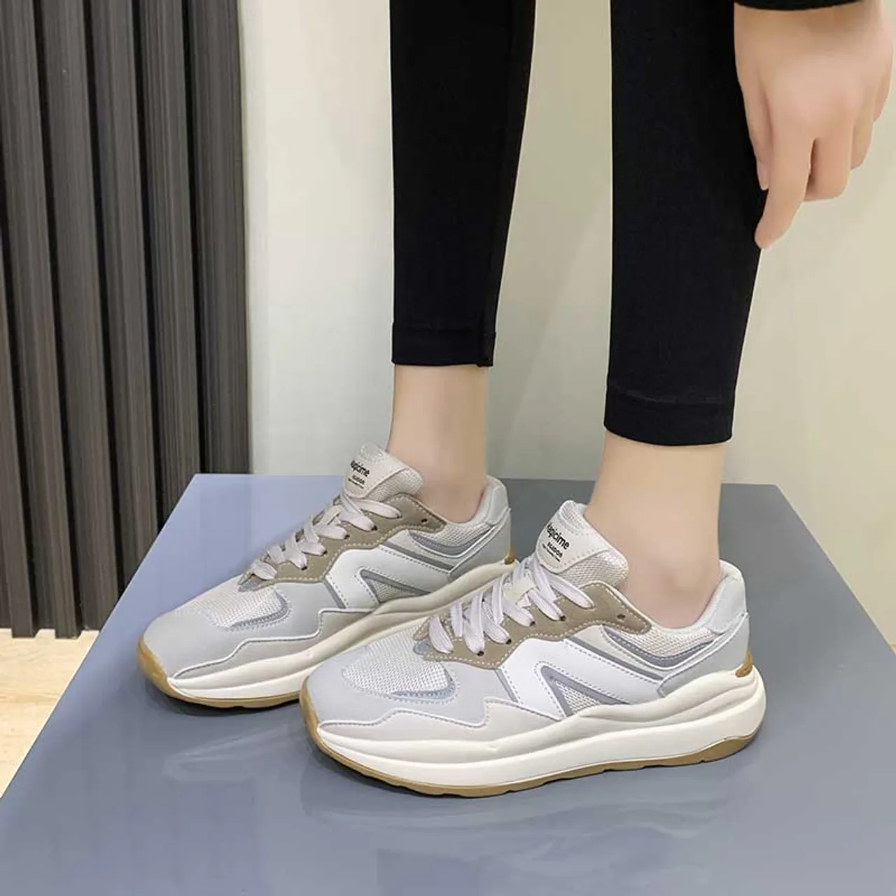 Beige label print casual shoe sneaker