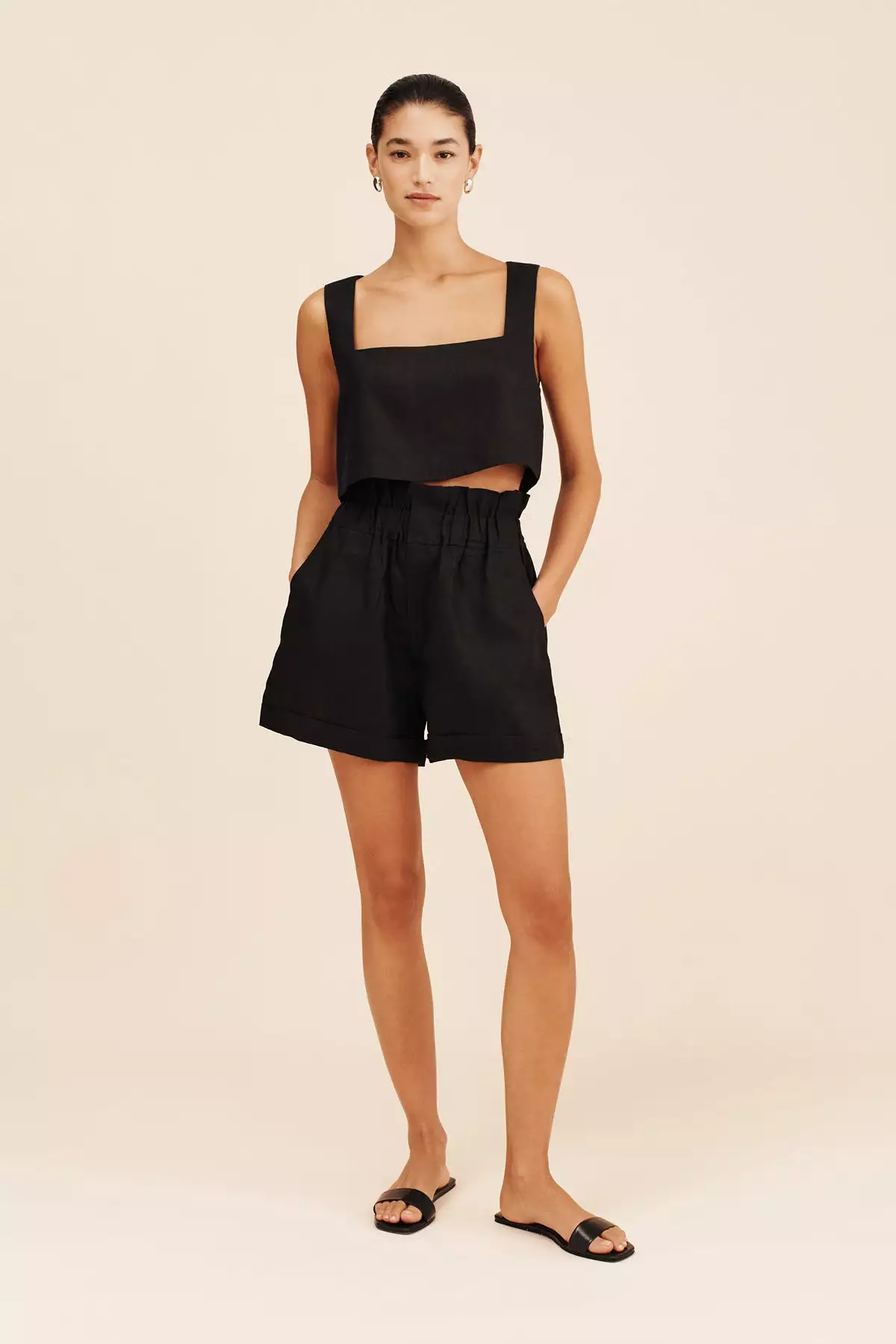 DUCKY SHORT - BLACK