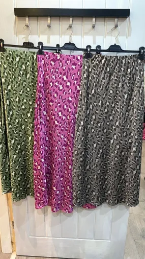 SILKY LEOPARD PRINT MAXI SKIRT PINK