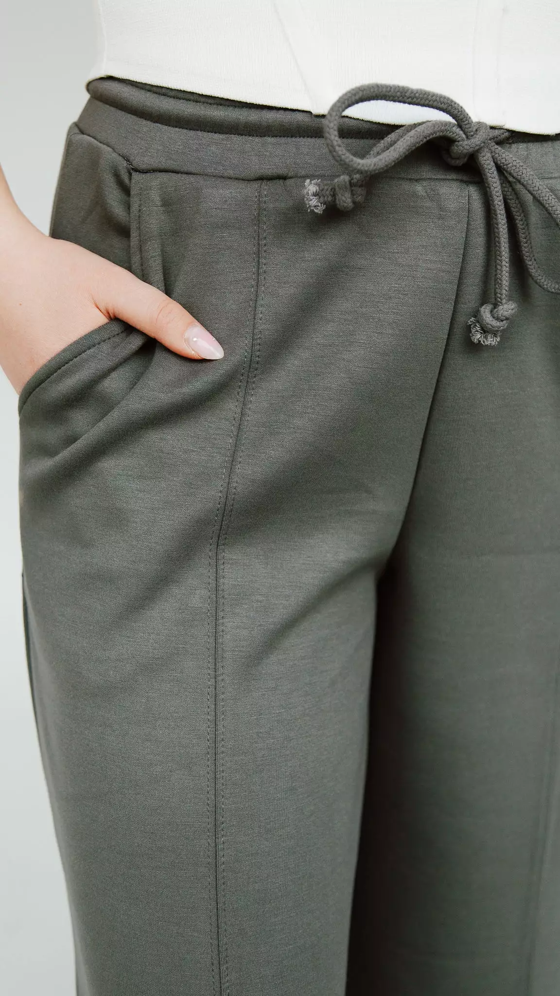 The Mazzara Wide Leg Pant in Charcoal