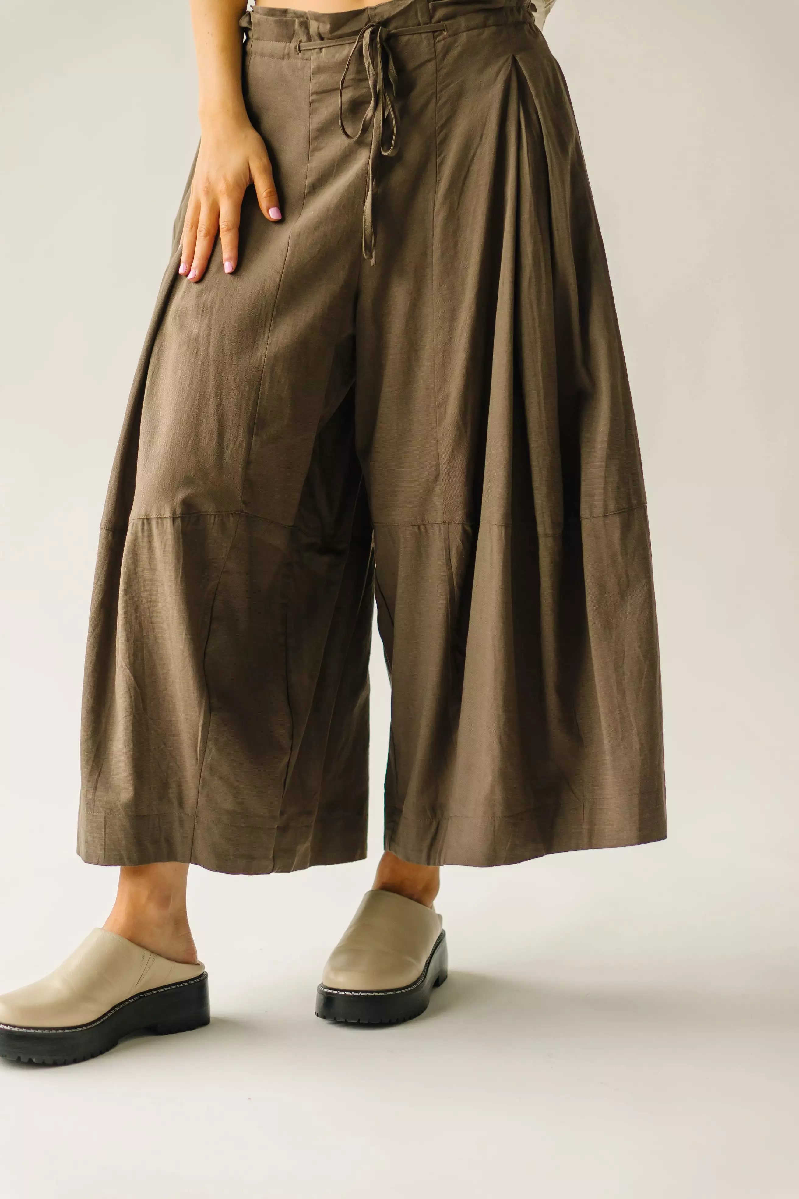 The Melhart Wide Leg Pant in Brown