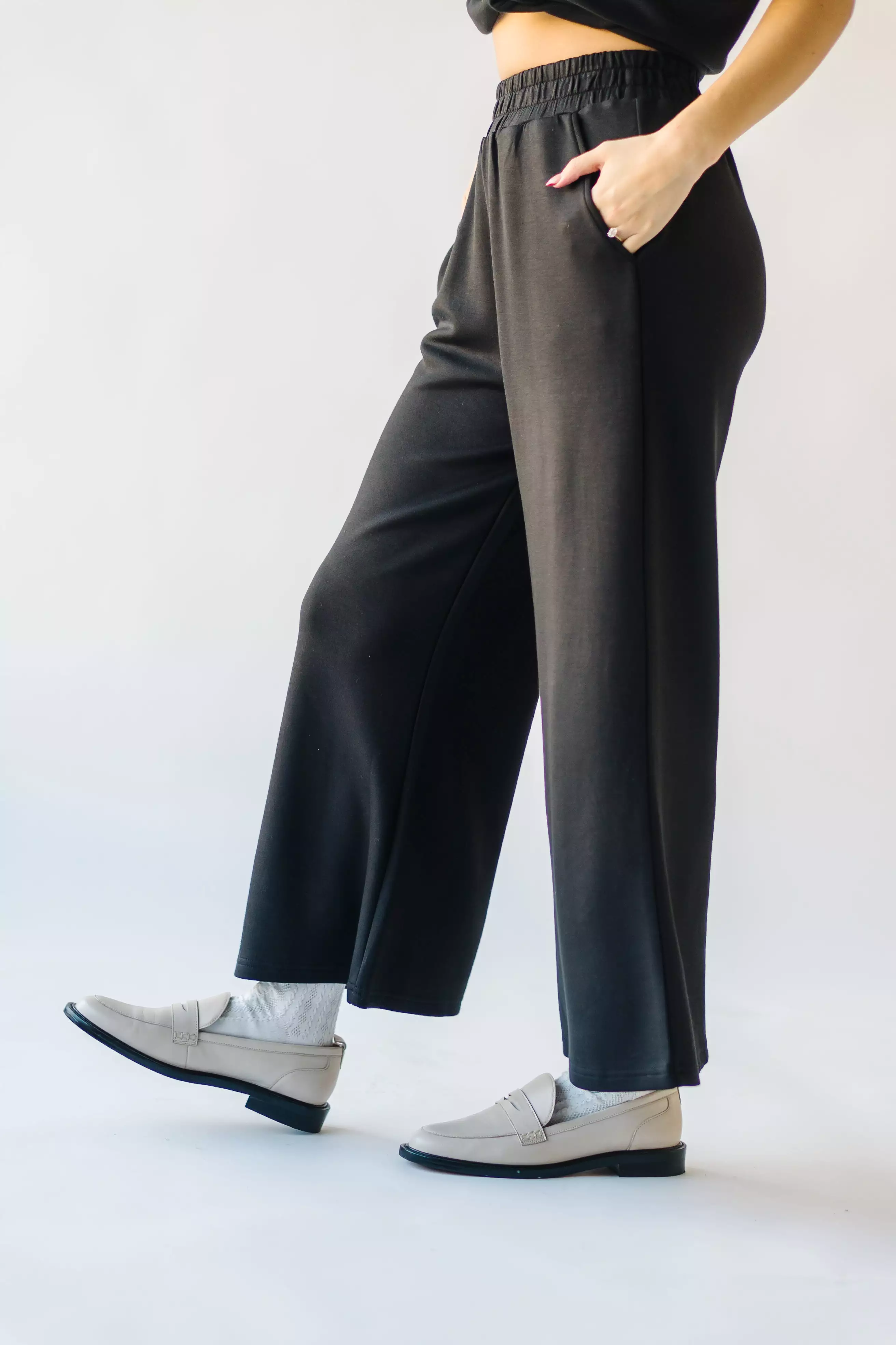 The Ronnie Basic Wide Leg Pant in Black